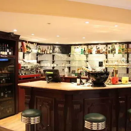 Centre Gare Hotell 3*